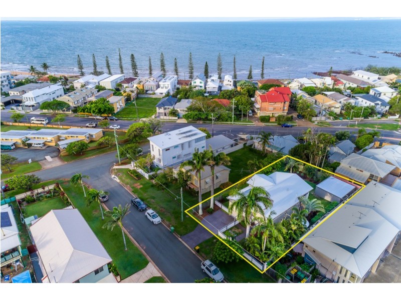 10 Margaret st, Scarborough QLD 4020