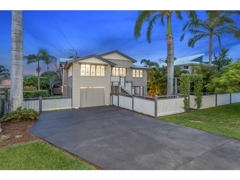 10 Margaret st, Scarborough QLD 4020