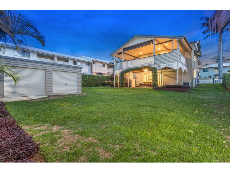 10 Margaret st, Scarborough QLD 4020