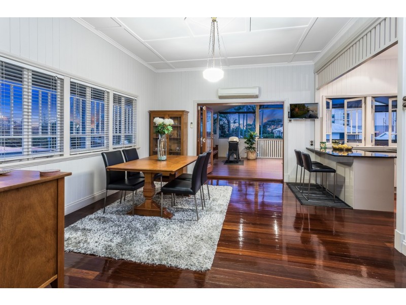 10 Margaret st, Scarborough QLD 4020