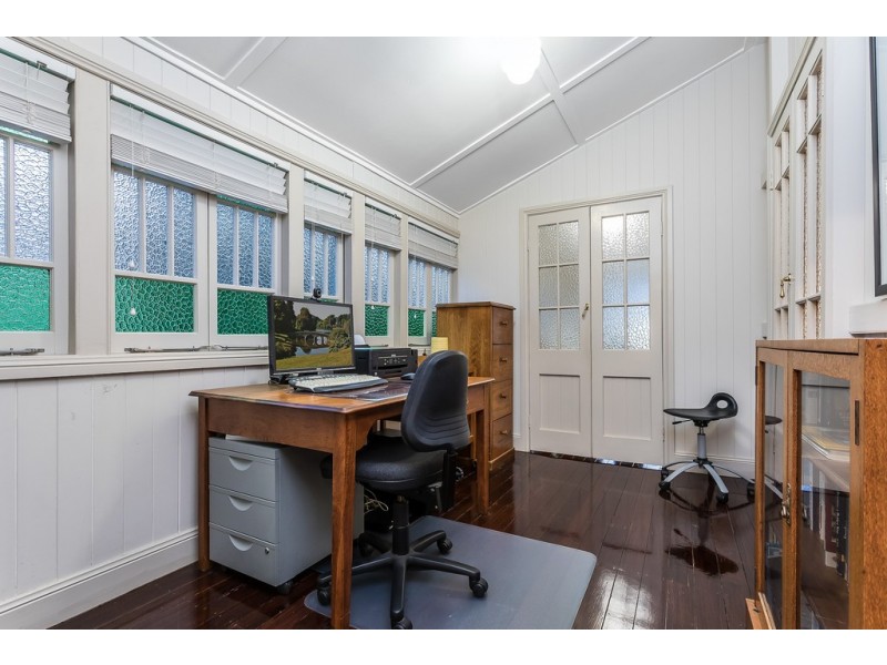 10 Margaret st, Scarborough QLD 4020