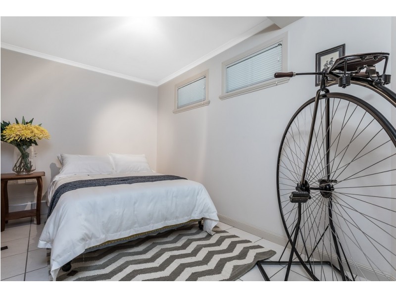 10 Margaret st, Scarborough QLD 4020