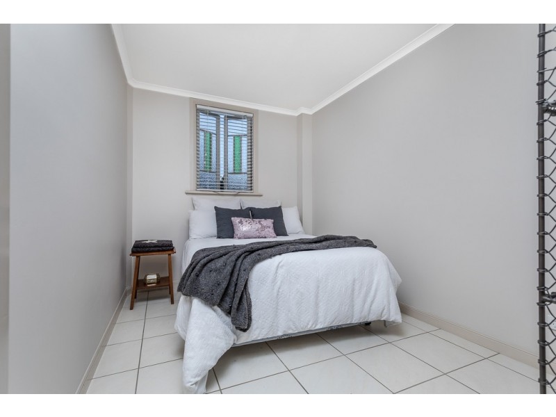 10 Margaret st, Scarborough QLD 4020