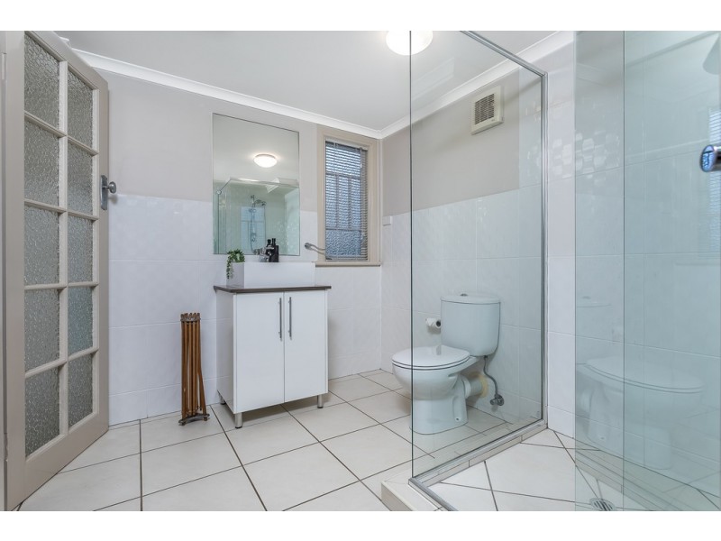 10 Margaret st, Scarborough QLD 4020