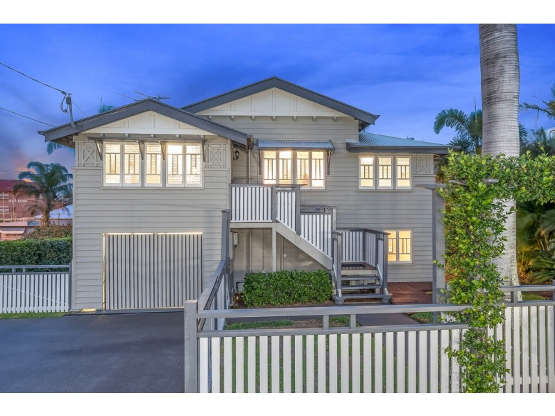 10 Margaret st, Scarborough QLD 4020