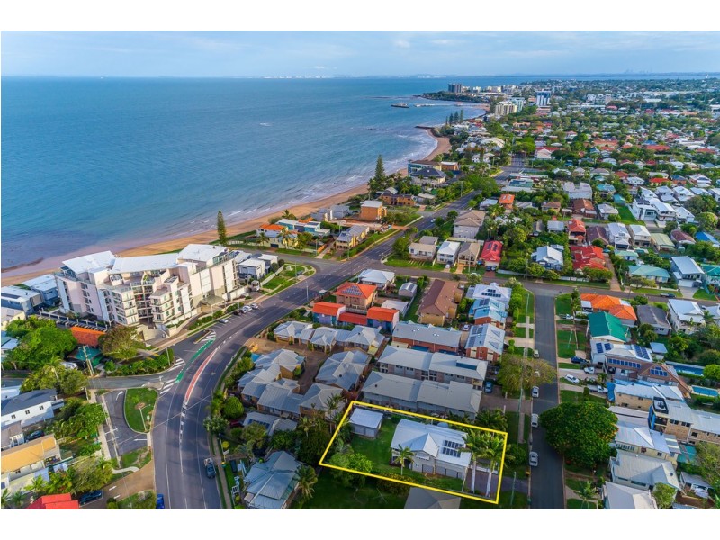 10 Margaret st, Scarborough QLD 4020