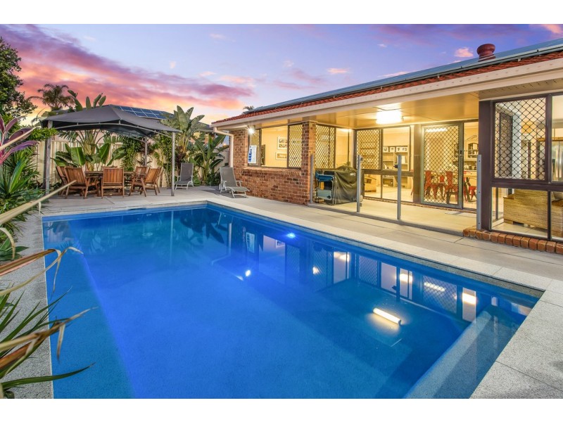 4 La Salle Dr, Newport QLD 4020