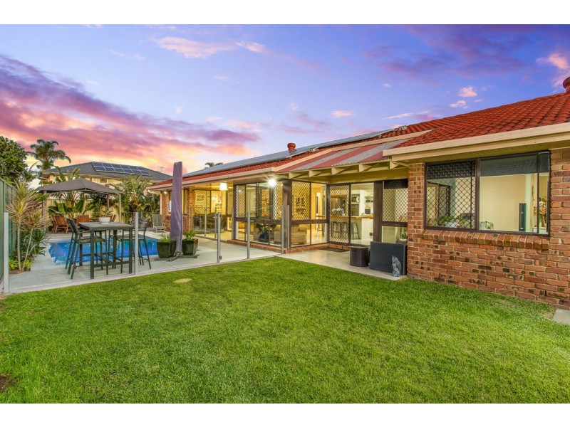4 La Salle Dr, Newport QLD 4020