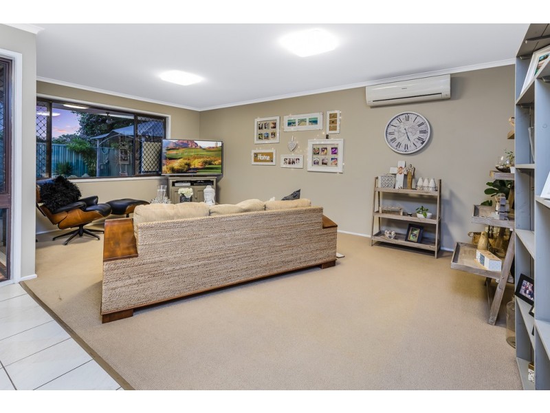 4 La Salle Dr, Newport QLD 4020