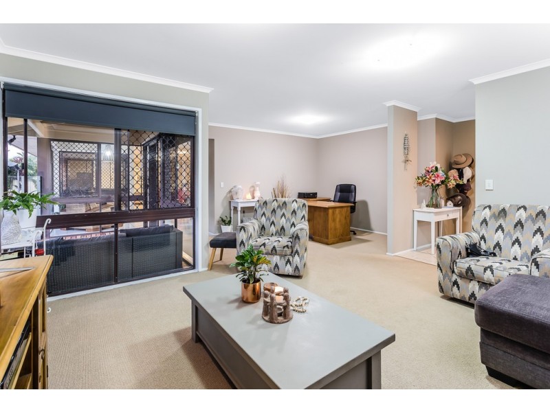 4 La Salle Dr, Newport QLD 4020