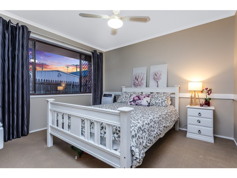 4 La Salle Dr, Newport QLD 4020