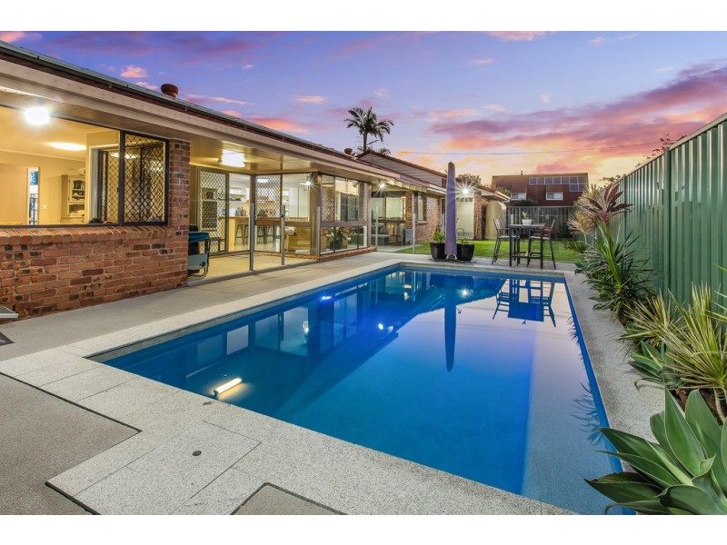 4 La Salle Dr, Newport QLD 4020