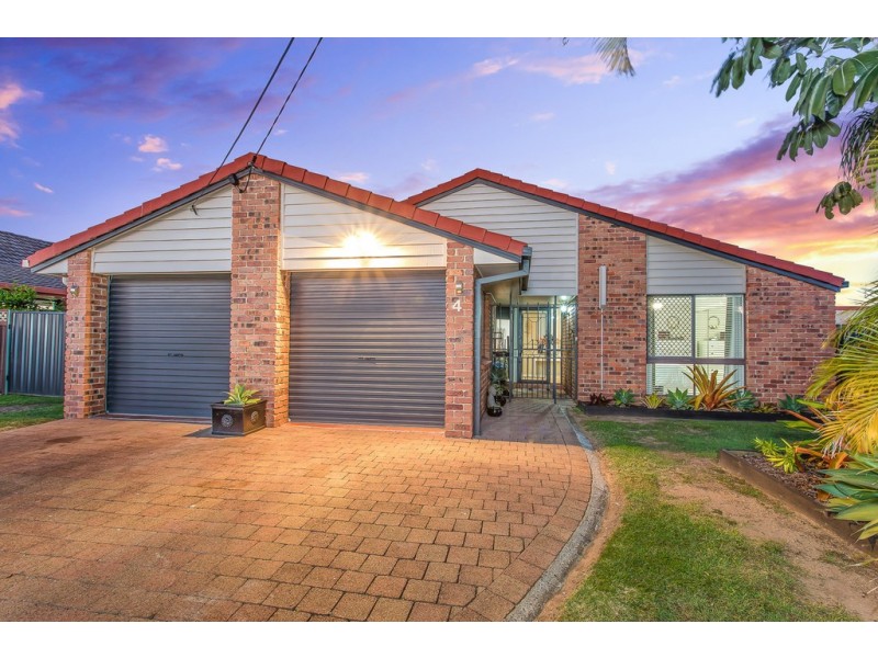 4 La Salle Dr, Newport QLD 4020