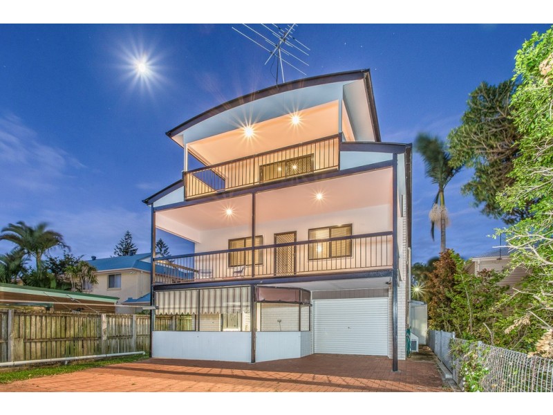 10 Gayundah Esp, Woody Point QLD 4019