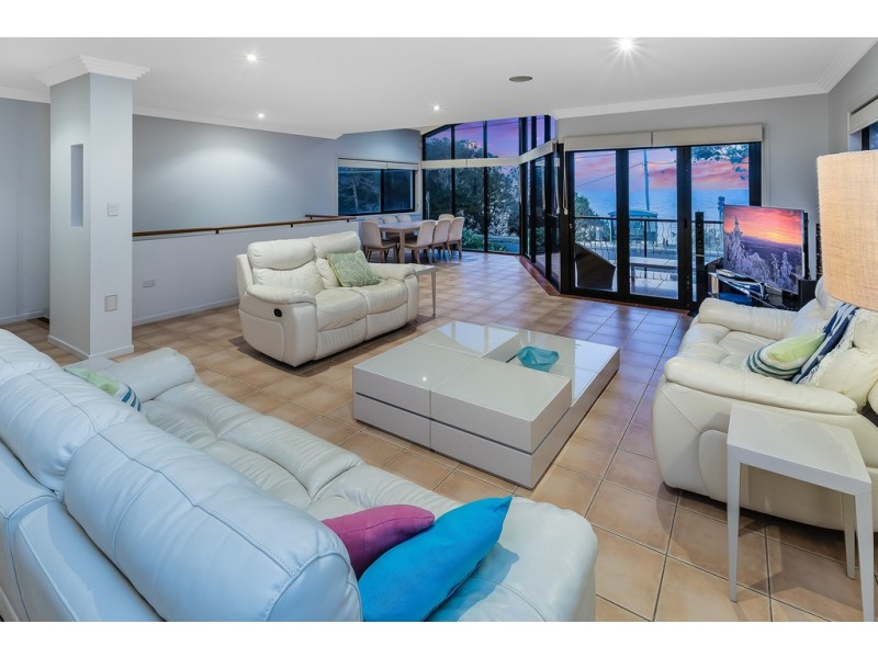10 Gayundah Esp, Woody Point QLD 4019