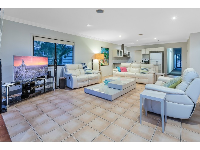 10 Gayundah Esp, Woody Point QLD 4019