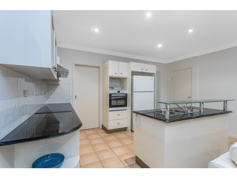 10 Gayundah Esp, Woody Point QLD 4019