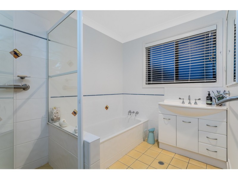 10 Gayundah Esp, Woody Point QLD 4019