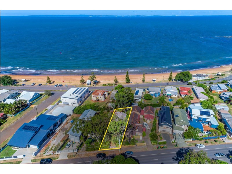 208 Prince Edward Pde, Scarborough QLD 4020