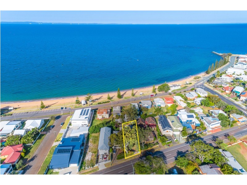 208 Prince Edward Pde, Scarborough QLD 4020