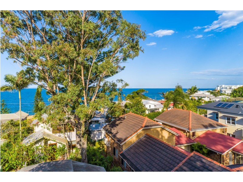 208 Prince Edward Pde, Scarborough QLD 4020