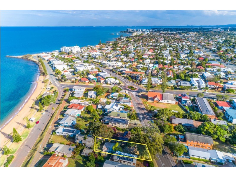 208 Prince Edward Pde, Scarborough QLD 4020