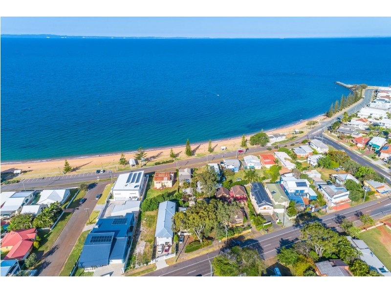 208 Prince Edward Pde, Scarborough QLD 4020