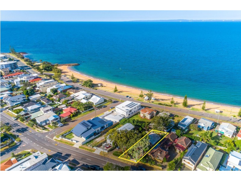 208 Prince Edward Pde, Scarborough QLD 4020