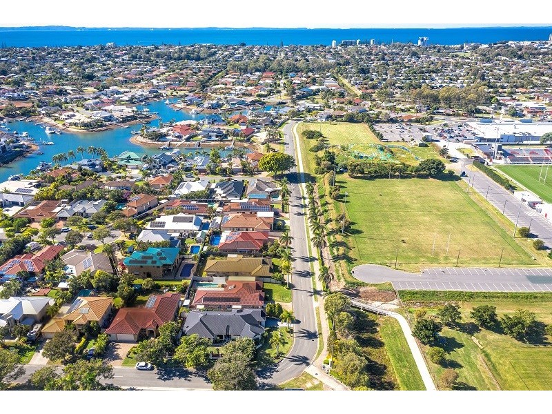 30 Fleetwing Ave, Newport QLD 4020