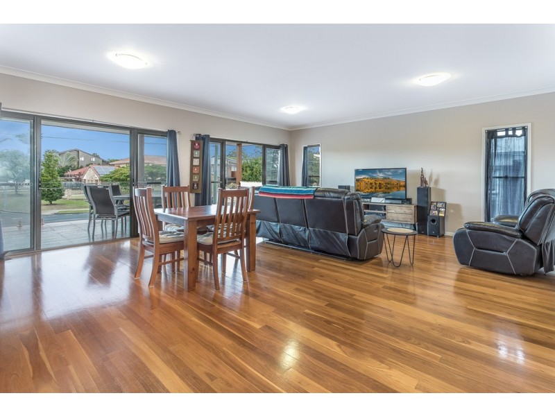 33 Victoria Ave, Woody Point QLD 4019