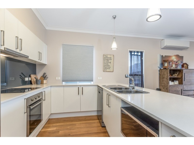 33 Victoria Ave, Woody Point QLD 4019