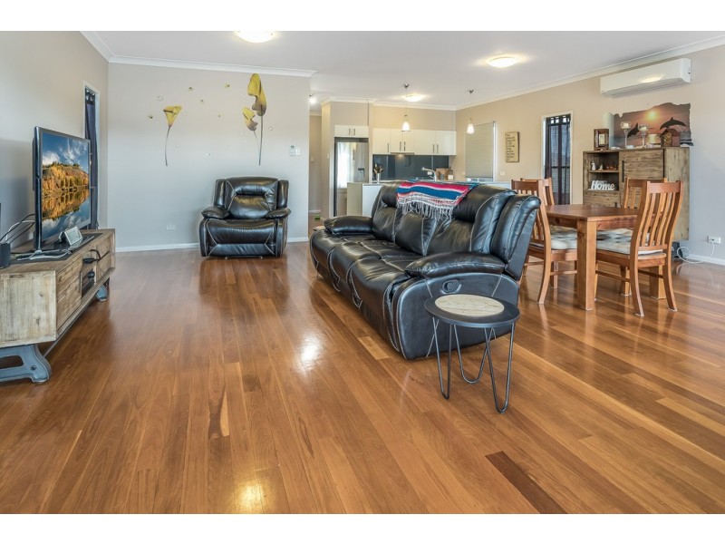33 Victoria Ave, Woody Point QLD 4019
