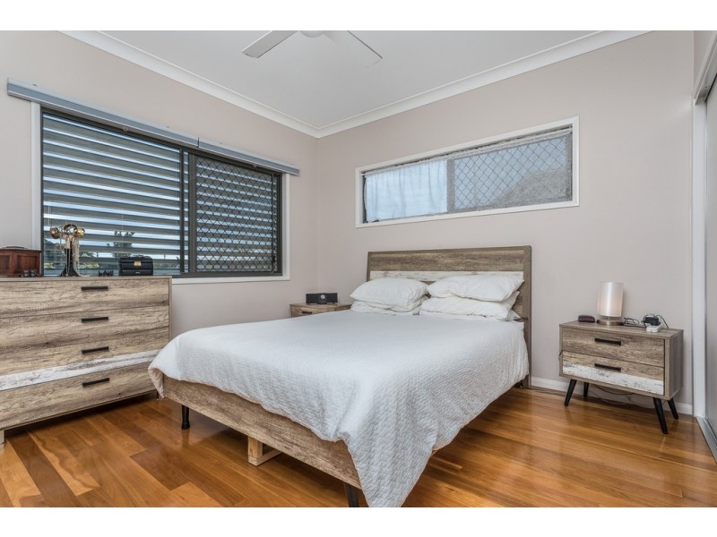 33 Victoria Ave, Woody Point QLD 4019