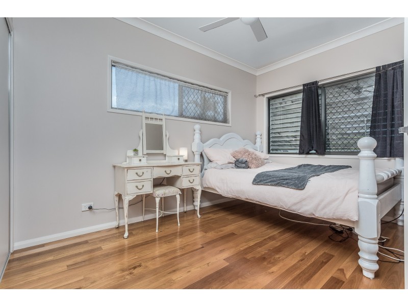 33 Victoria Ave, Woody Point QLD 4019