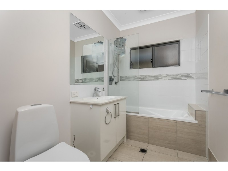 33 Victoria Ave, Woody Point QLD 4019