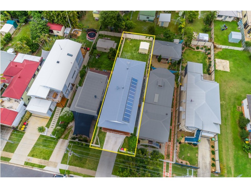33 Victoria Ave, Woody Point QLD 4019