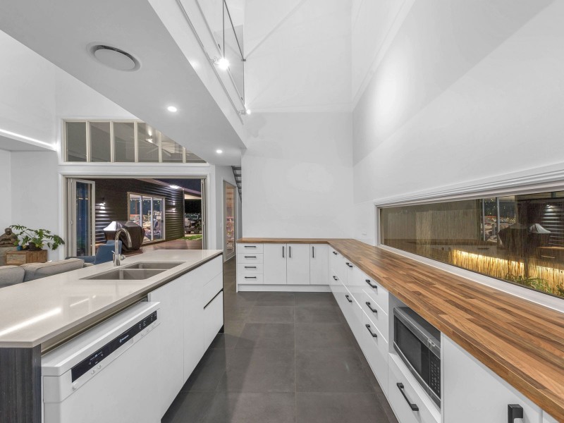 56 Grant St, Redcliffe QLD 4020