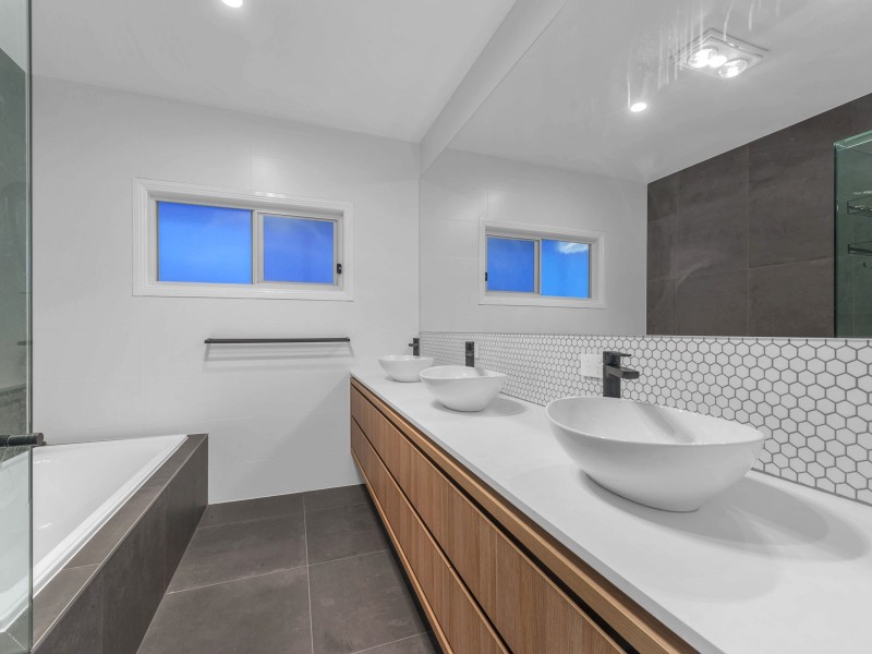 56 Grant St, Redcliffe QLD 4020