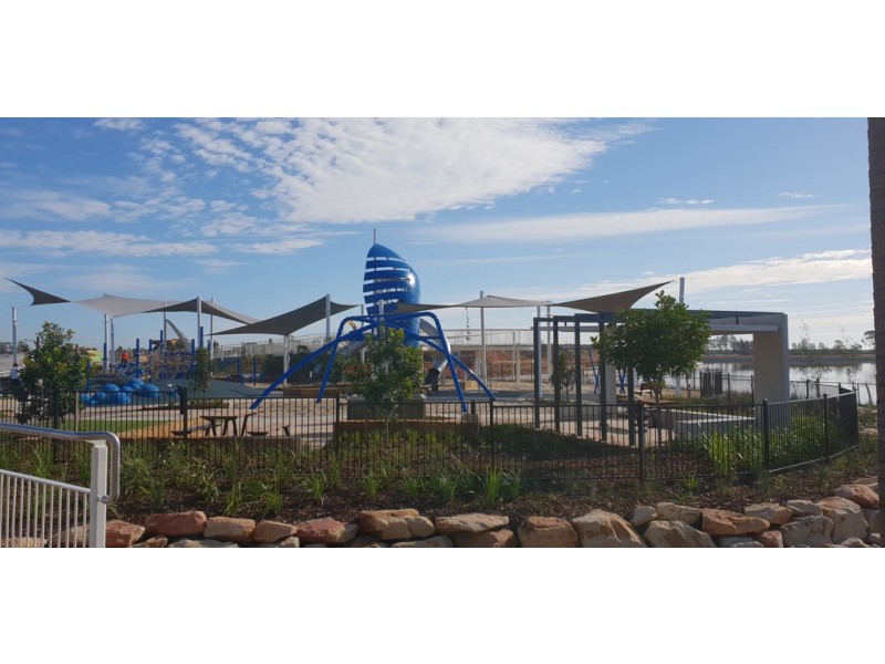 52 Lakeview Promenade, Newport QLD 4020