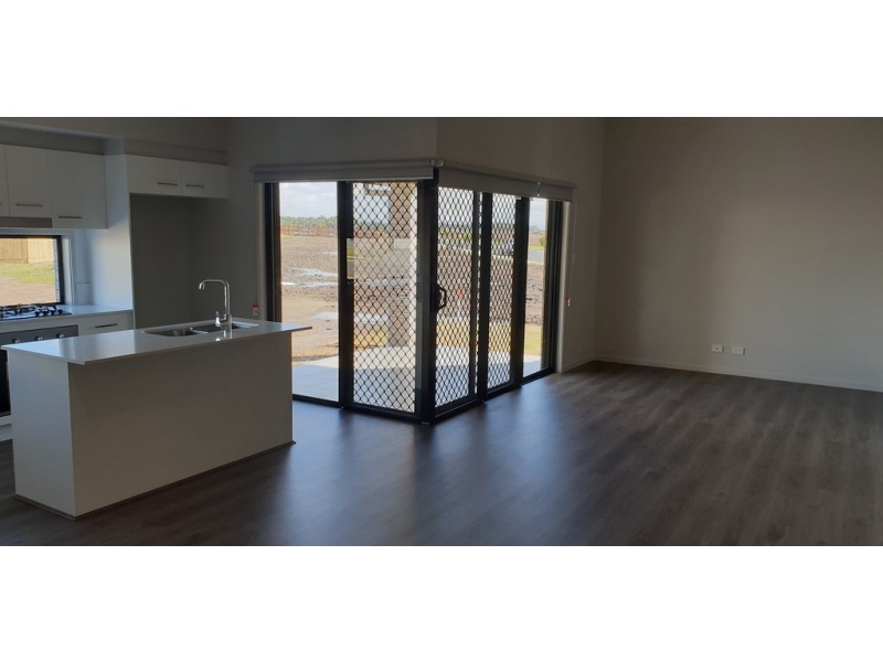 52 Lakeview Promenade, Newport QLD 4020