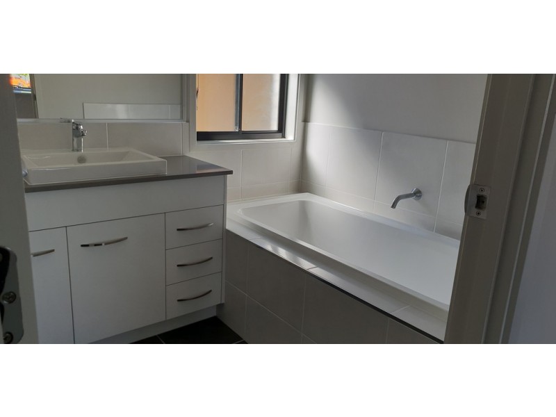 52 Lakeview Promenade, Newport QLD 4020