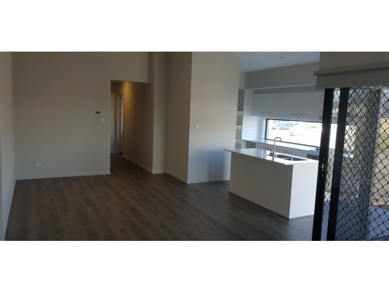 52 Lakeview Promenade, Newport QLD 4020