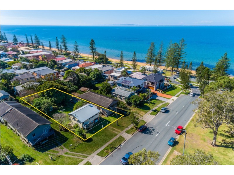 8 King St, Woody Point QLD 4019