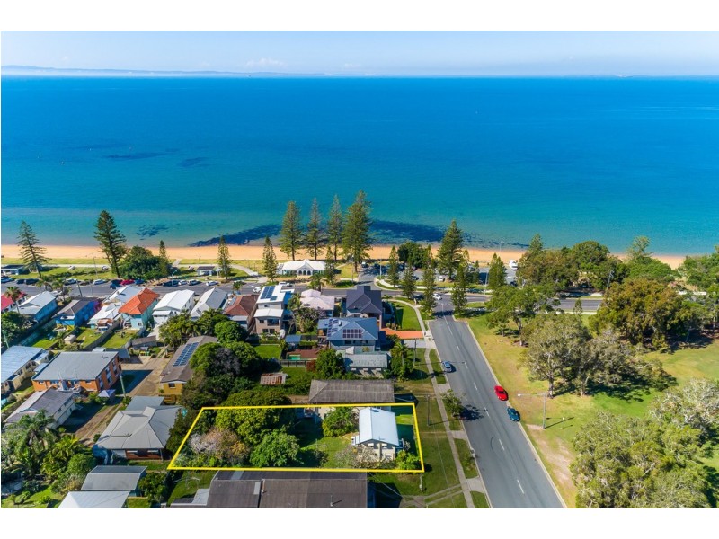 8 King St, Woody Point QLD 4019