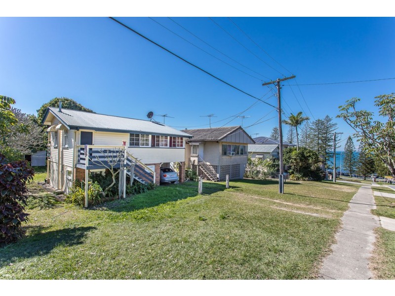 8 King St, Woody Point QLD 4019