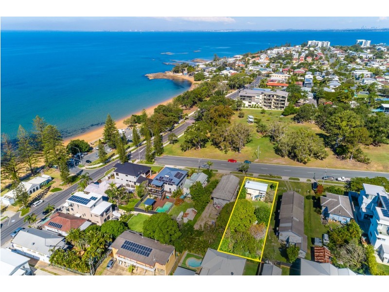 8 King St, Woody Point QLD 4019