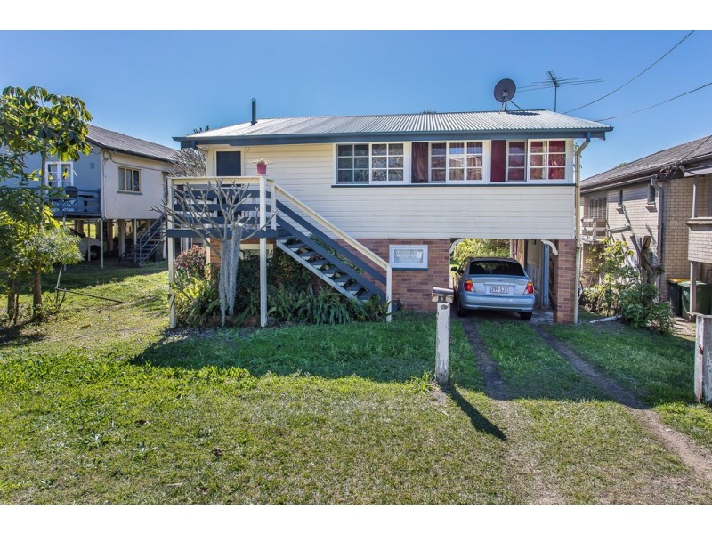 8 King St, Woody Point QLD 4019