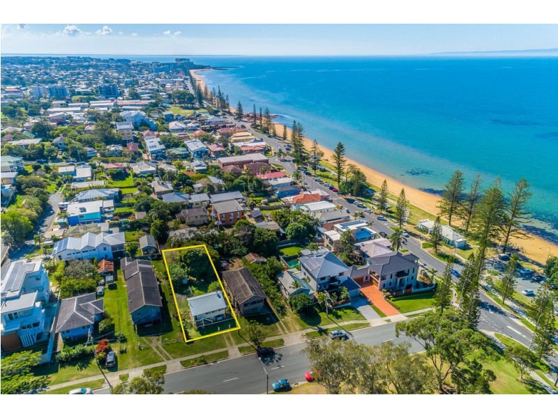 8 King St, Woody Point QLD 4019