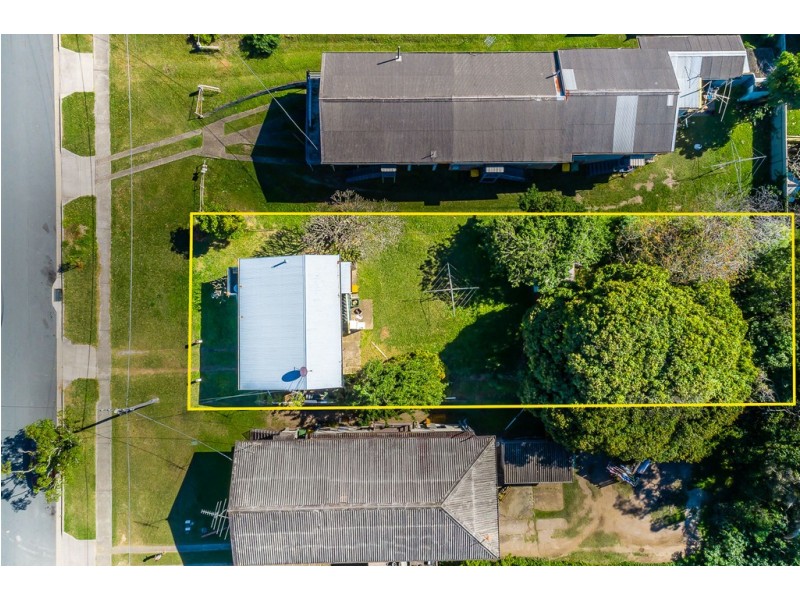 8 King St, Woody Point QLD 4019