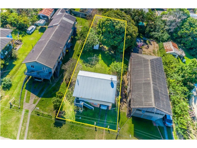 8 King St, Woody Point QLD 4019